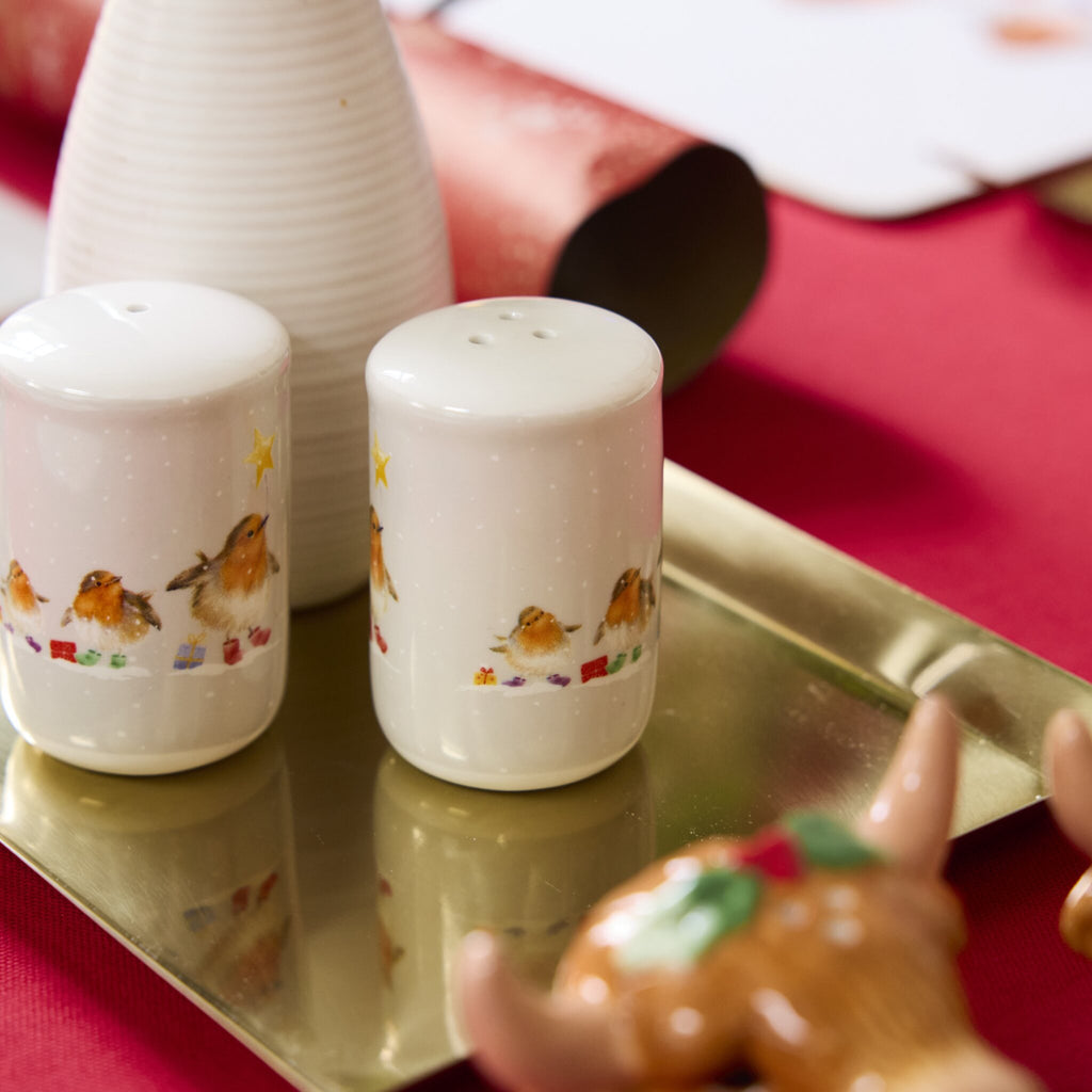 A pair of matching ralph robin salt and pepper shakers.
